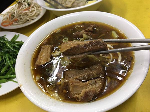 捷運永安站四號公園周邊美食推薦阿敏小吃店招牌牛肉麵水餃餛飩雲吞意外好吃!_191001_0817.jpg