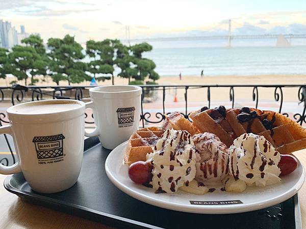 2019 釜山 beansbins coffee 廣安大橋 鬆餅1.jpg