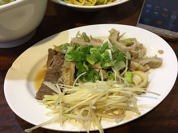 南港金春發牛肉麵百年老店美食推薦吃巧不吃_200405_0575.jpg