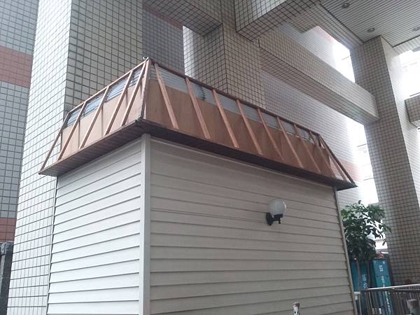 1.拆除舊屋頂.jpg