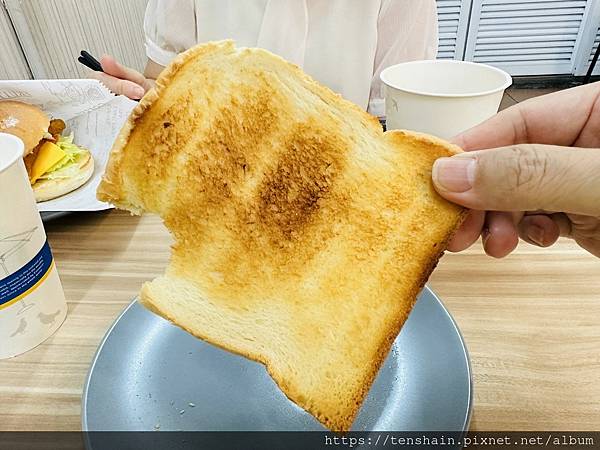 【卡賀廚房 萬芳店】中國科技大學商圈最佳早午餐，招牌鐵鍋厚酥