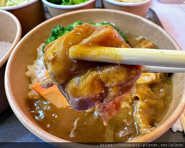 小鹿亭 咖哩、丼飯、烏龍麵