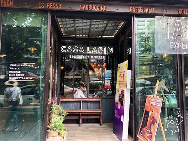 Casa-Lapin-x-Ari_店外.jpg