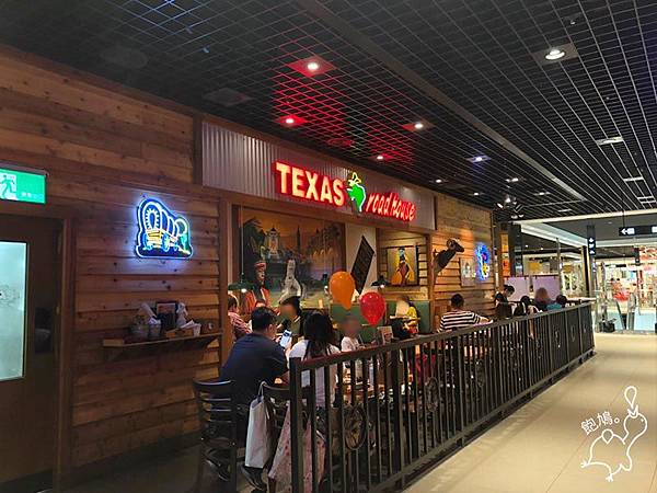 Texas-Roadhouse-德州鮮切牛排＿店內_03.jpg