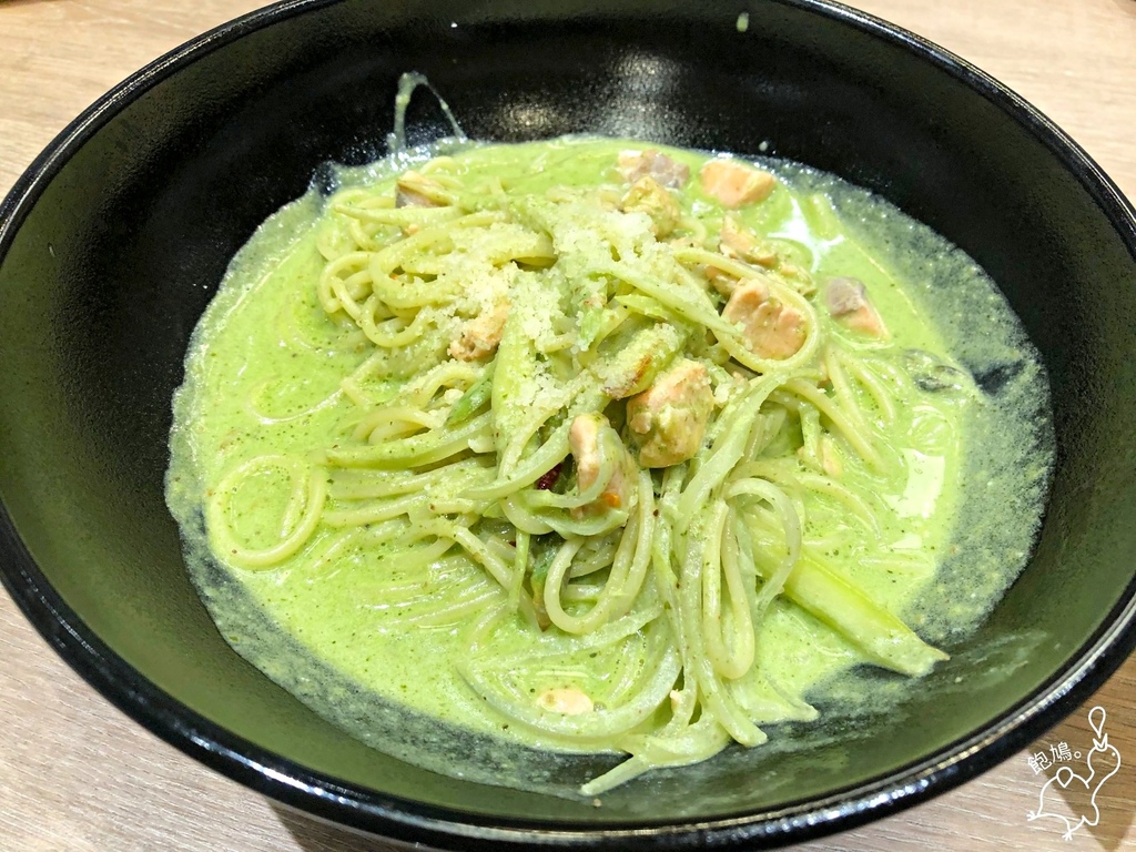 BEPPIN PASTA_智利鮭魚綠蘆筍奶油青醬麵_01.jpg