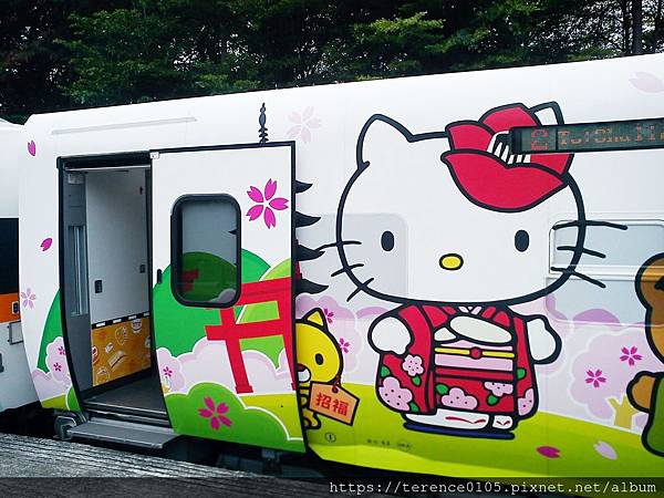 16TR_Kitty彩繪車A_2車03.JPG