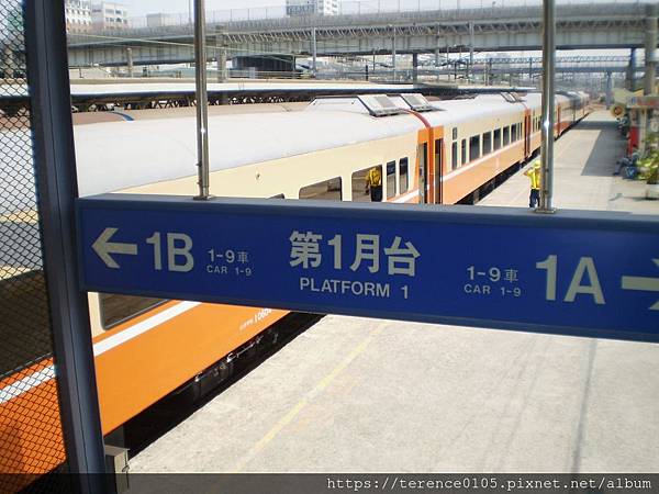 T03_停靠在第一月台的列車.JPG