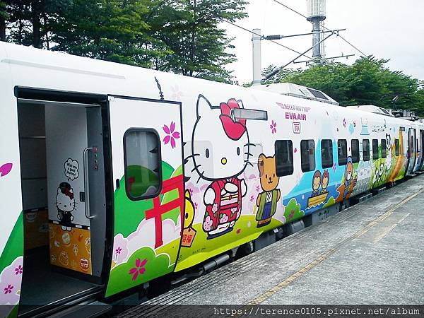 16TR_Kitty彩繪車A_2車02.JPG