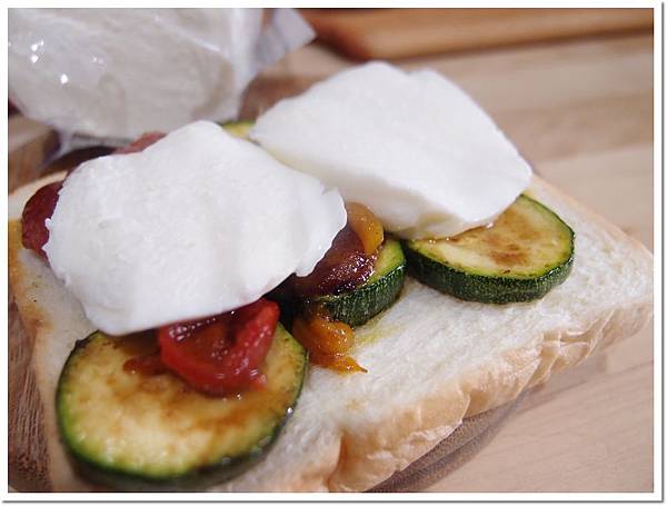 Mozzarella zucchini Sandwich.JPG