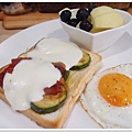 Mozzarella zucchini Sandwich brunch1.JPG