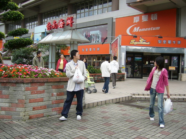 今天吃基河路的台南海鮮...菜色很讚