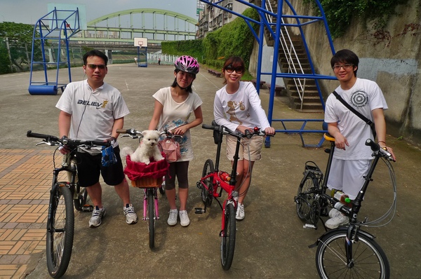 阿爸阿母乾爹乾媽作陪...陪7歲壽星單車樂活一日遊