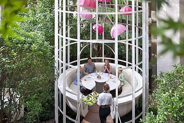 paris-hotel-restaurant-camelia-butterfly-enclosure-family-2.jpg paris-hotel-restaurant-camelia-butterfly-enclosure-family-2.jpg