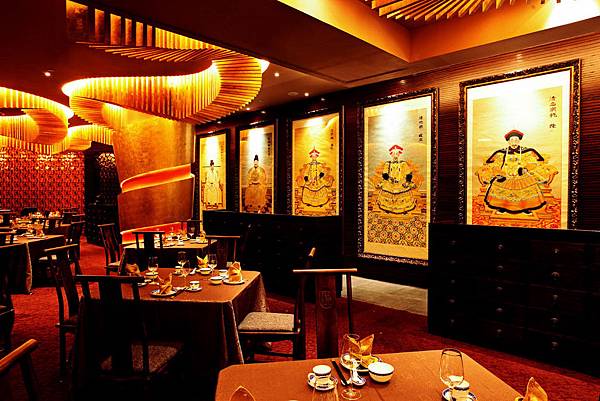 Luxury-modern-chinese-restaurant-interior-idea-with-beautiful-panting.jpg