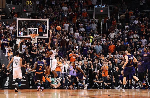 Joe-Johnson-gamewinner-vs-Suns.jpg