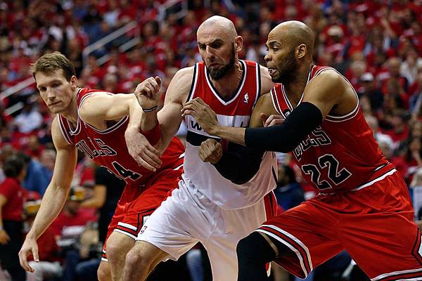 Mike Dunleavy, Taj Gibson, Marcin Gortat.jpg