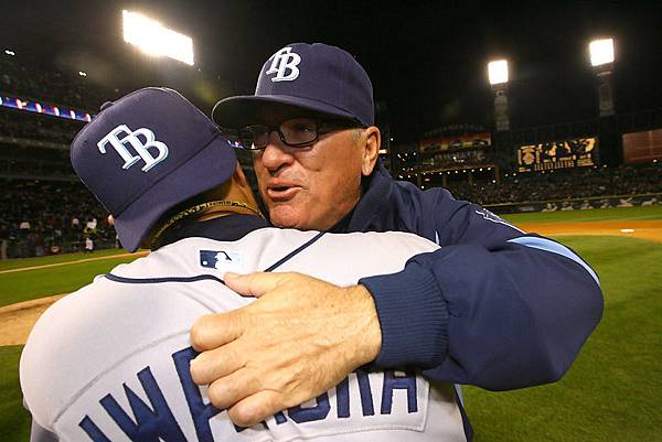 Joe Maddon, Akinori Iwamura.jpg