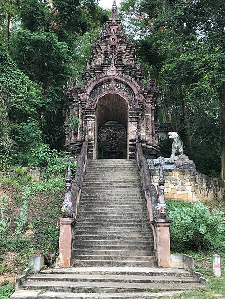 【泰國清萊】有小吳哥窟之稱的玉佛寺