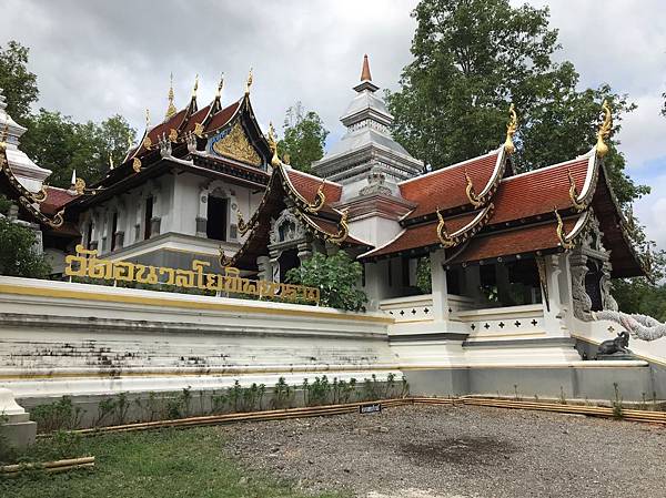 【泰國清萊】有小吳哥窟之稱的玉佛寺