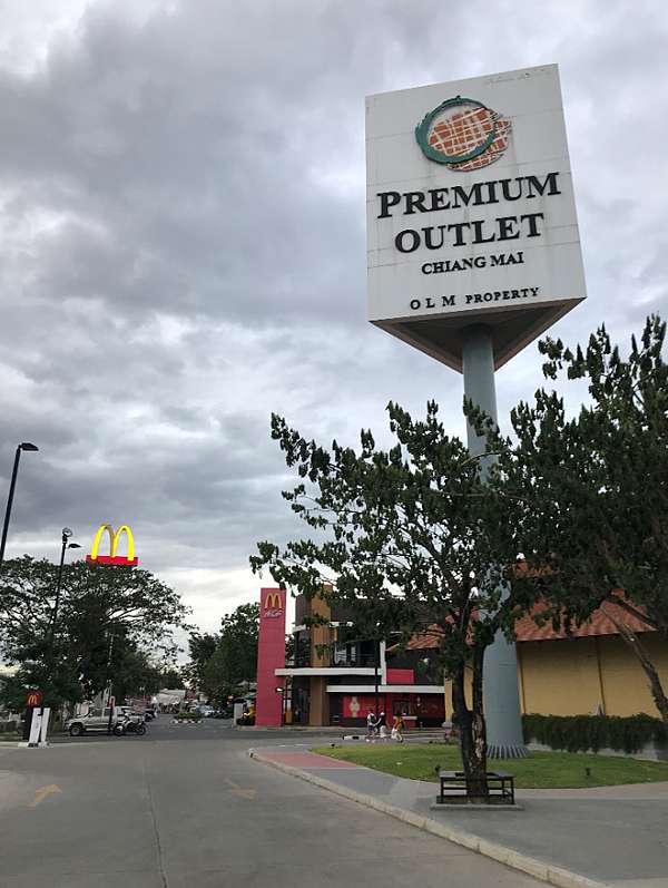 levi store premium outlets