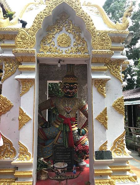 【泰國清邁】泰國人一生一定要參訪的佛教聖地 - 雙龍寺(素帖