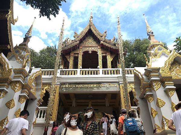 【泰國清邁】泰國人一生一定要參訪的佛教聖地 - 雙龍寺(素帖