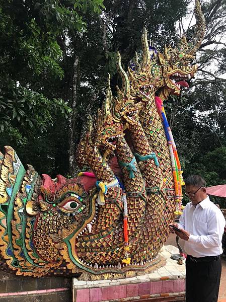 【泰國清邁】泰國人一生一定要參訪的佛教聖地 - 雙龍寺(素帖