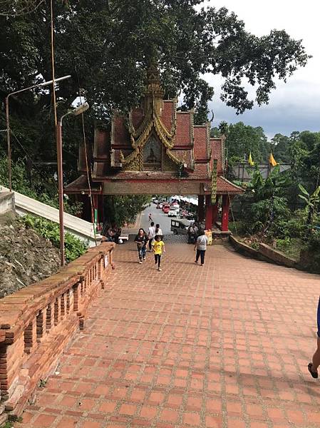 【泰國清邁】泰國人一生一定要參訪的佛教聖地 - 雙龍寺(素帖