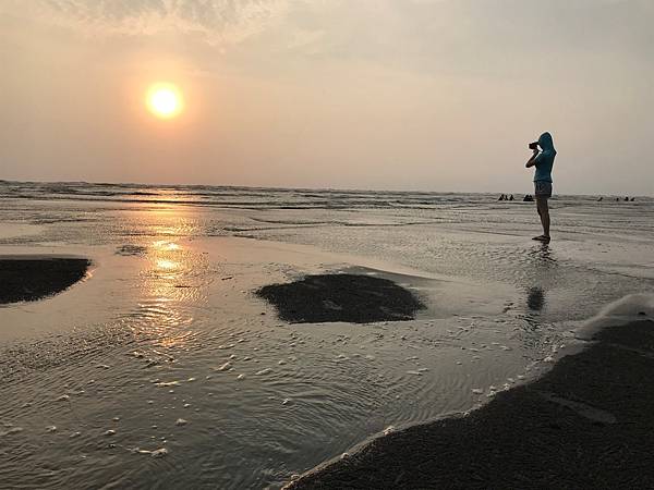 【新竹市】夕陽下的南寮海灘及魚鱗天梯