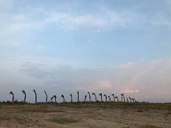 【新竹市】夕陽下的南寮海灘及魚鱗天梯