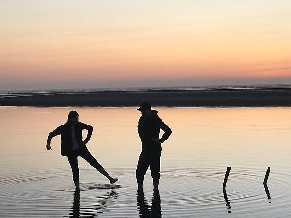 【新竹市】夕陽下的南寮海灘及魚鱗天梯