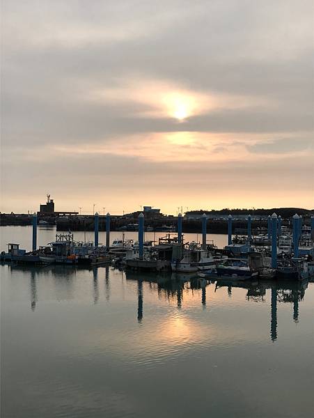 【新竹市】夕陽下的南寮海灘及魚鱗天梯