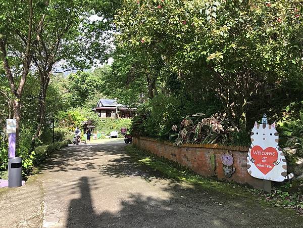 【苗栗南庄鄉】橄欖樹咖啡民宿,隱身在森林裡的祕密花園和童話小 【苗栗南庄鄉】橄欖樹咖啡民宿,隱身在森林裡的祕密花園和童話小