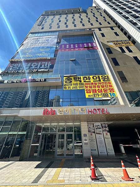 20250830-005 IBIS 天使大飯店和超市，宜必思