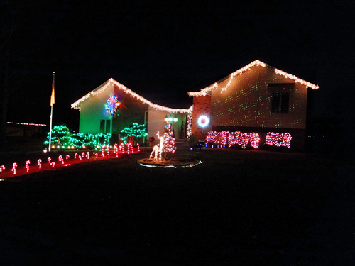 Highpoint neighbor%5Cs Christmas lights 12-26-2016.jpg