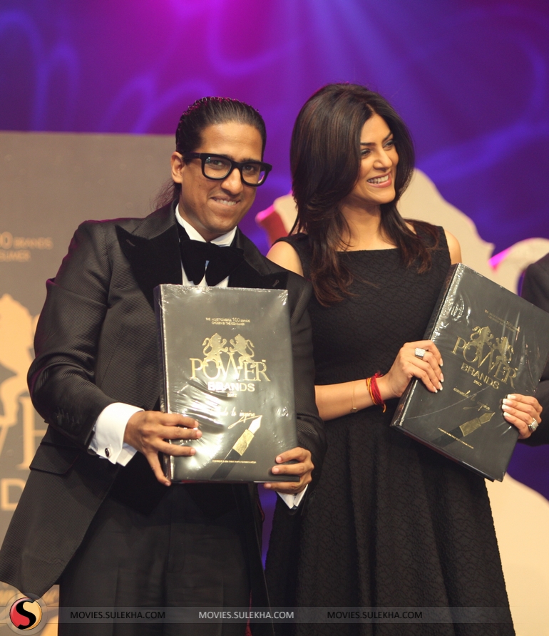 madhuri-at-power-brands-awards-stills01