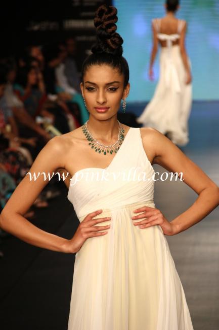 IIJW2012WalkingontherampforKGKEnticePvtLtd7.preview