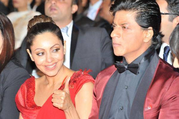 Shah Rukh and Gauri Khan at TOIFA 2013