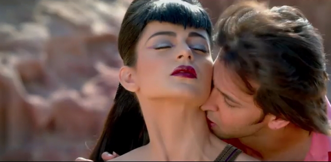 hrithik-roshan-kangna-ranaut-sizzling-still-from-film-krrish-3_138011015030