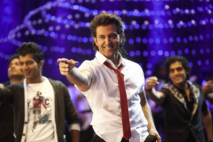 hrithik-roshan-still-from-raghupati-raghav-song_137890027120