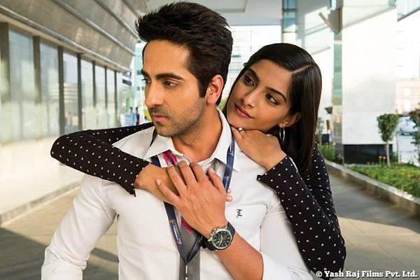 ayushmann-khurrana-sonam-kapoor-still-from-film-bewakoofian_139289114380