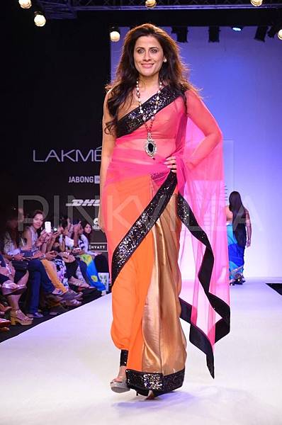 Mandira-Bedi-Lakme-Fashion-Week-2014 (67)