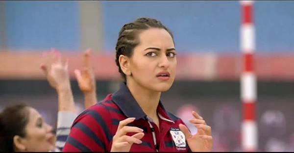 sonakshi-sinha-still-from-film-holiday_139219863740