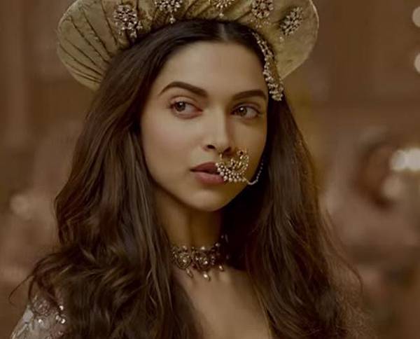 deepika-padukone-in-bajirao-mastani_144523377650