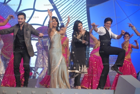 Shah_Rukh_Priyanka_Kareena_Saif_19Dec2010B.JPG