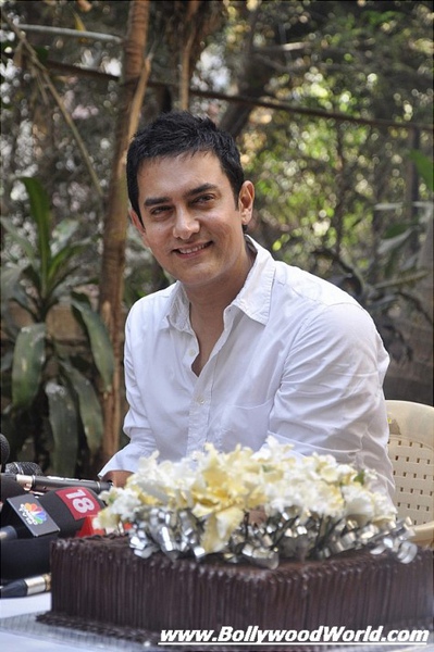 Aamir-Khan-celebrated-his-birthday-002-475x714.jpg