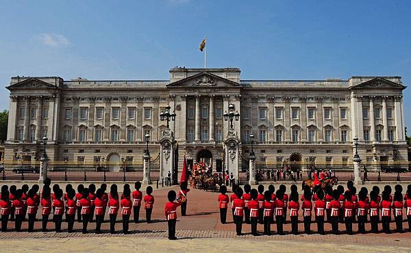 buckingham-palace-.jpg