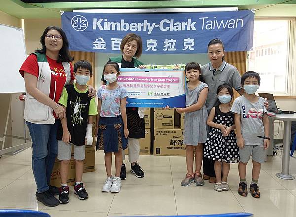 金百利克拉克台灣分公司總裁閔慧琳拜訪新北市家扶中心課輔班, 捐助推動弱勢兒少安學計畫, 協助弱勢孩子不受疫情影響, 持續學習-1-.jpg 金百利克拉克台灣分公司總裁閔慧琳拜訪新北市家扶中心課輔班, 捐助推動弱勢兒少安學計畫, 協助弱勢孩子不受疫情影響, 持續學習-1-.jpg