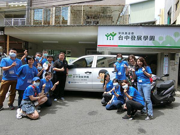 慧榮志工齊聚家扶樂飛小屋-.jpg
