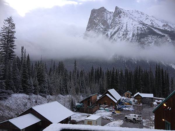 Burgess大山和如同聖誕卡片般的雪景.JPG